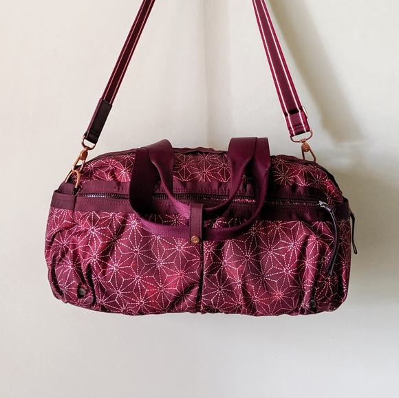 RARE Lululemon Gym To Win Duffle Bag Star Bordeaux - Picture 4 of 8
